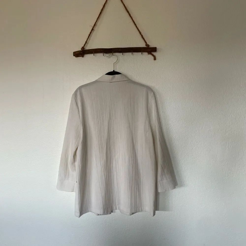 White textured  blazer - Picture 4 of 6